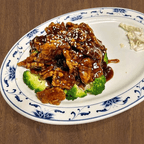 Best Sesame Beef 芝麻牛 in Highland, IL